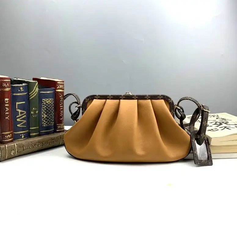 LV Bags 20B570263 0528